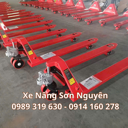 Mẫu xe nâng tay màu đỏ