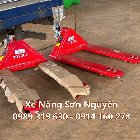 Mẫu xe nâng tay màu đỏ