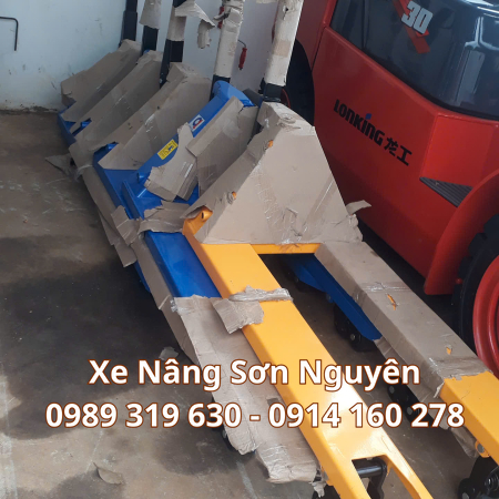 Mẫu xe nâng tay màu Vàng 